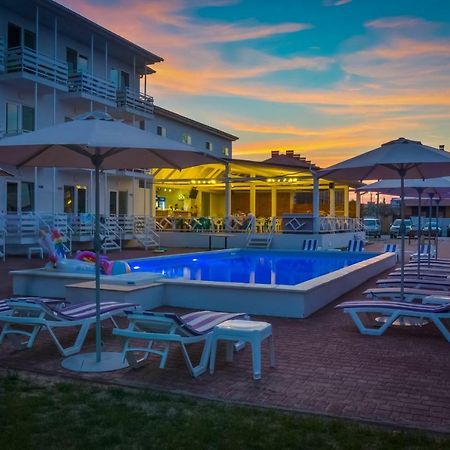 Family Hotel Happy Inn Zatoka Dış mekan fotoğraf
