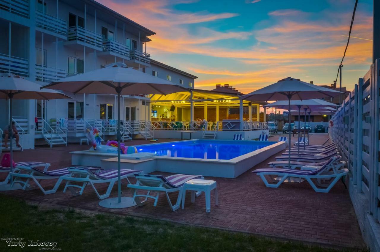 Family Hotel Happy Inn Zatoka Dış mekan fotoğraf